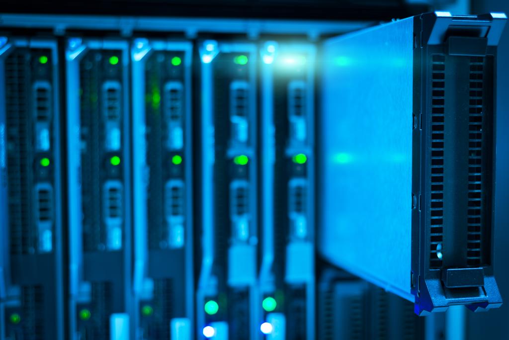 стойка VDS серверов хостера в Украине